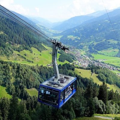 Nordkettenbahn cable car from innsbruck